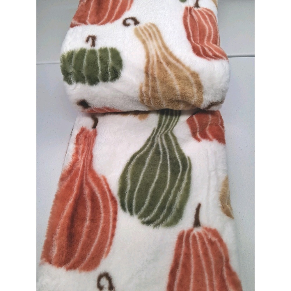 The Farmhouse by Rachel Ashwell Faux Fur Pumpkin Throw 50x70 NWT Soft Cozy Fall